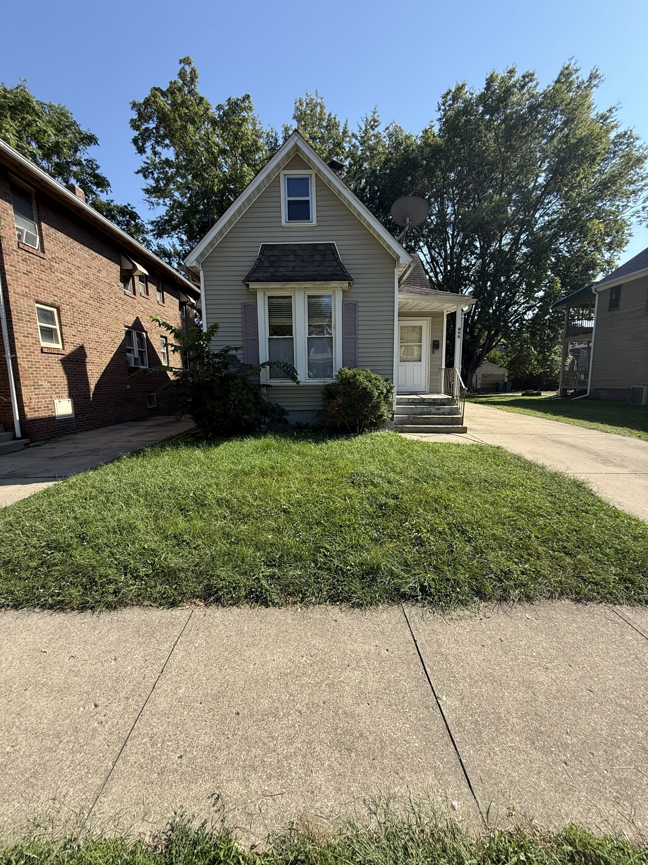 905 West Main Street