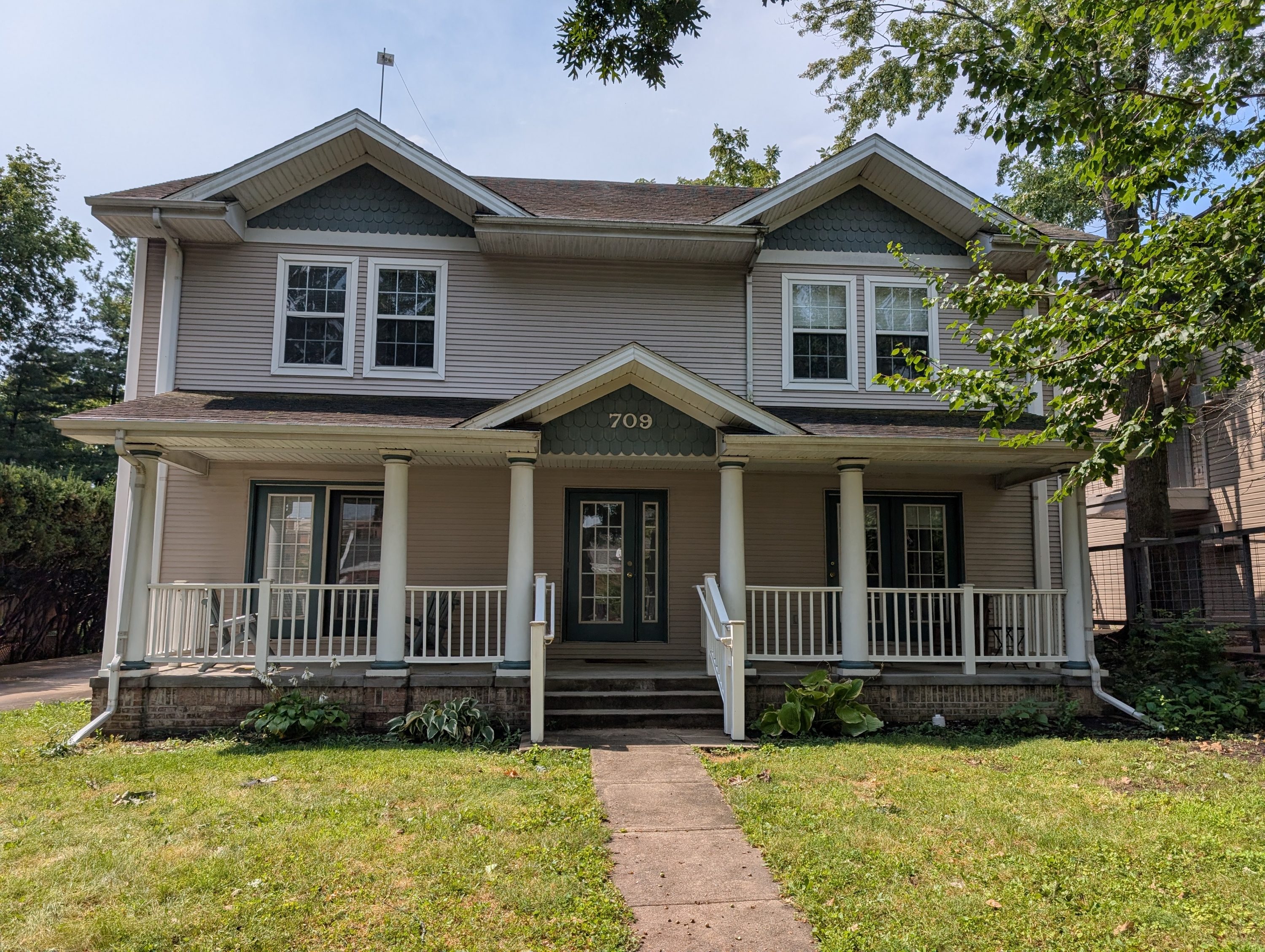 709 W Main St - 2