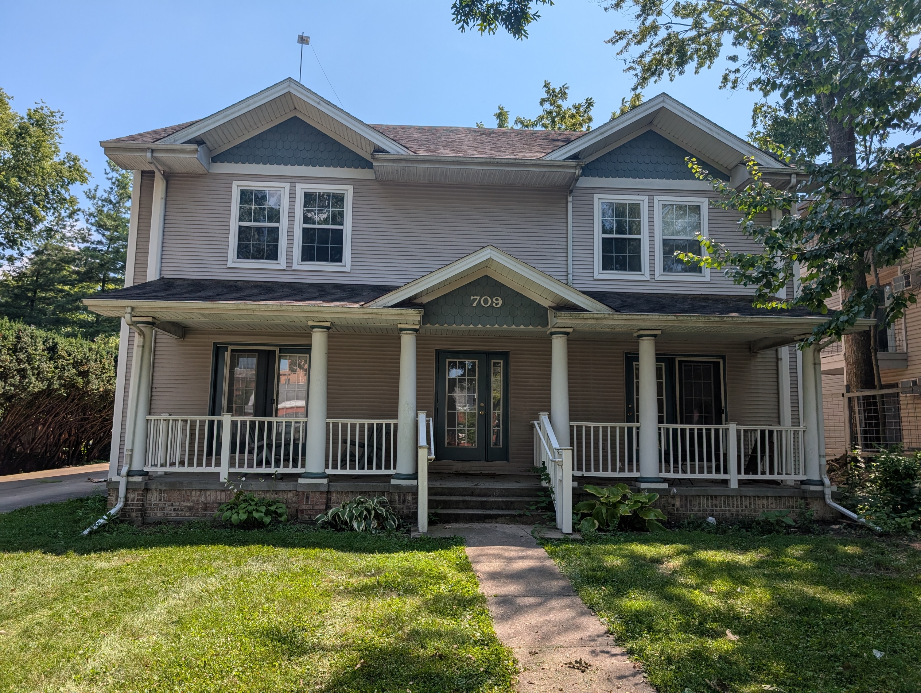 709 W Main St - 2