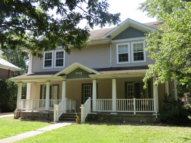 709 W Main St - 2