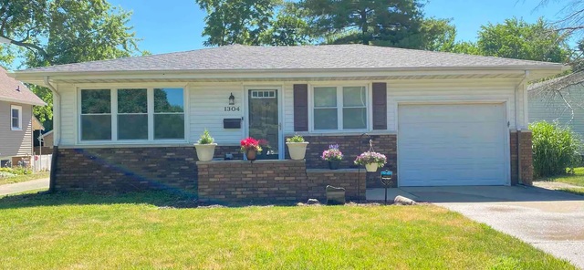 1304 North Broadway Avenue